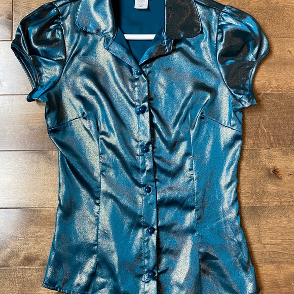 Shiny blouse - Picture 1 of 3